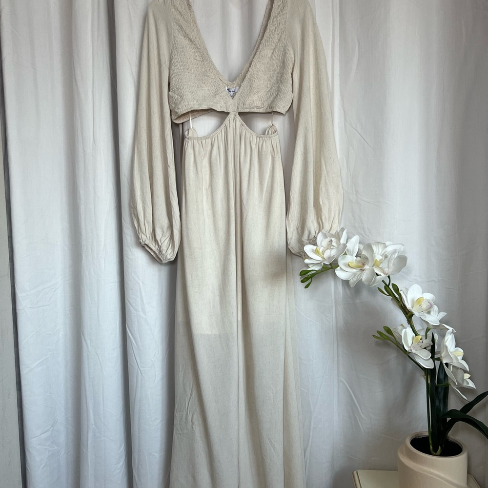 Elegant Cream Maxi Dress with Cutout